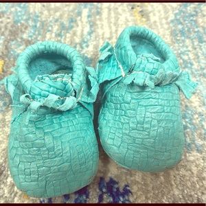 Freshly Picked Woven Teal Mocc.